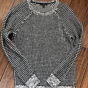 Banana Republic Women’s Sweater. Navy and White